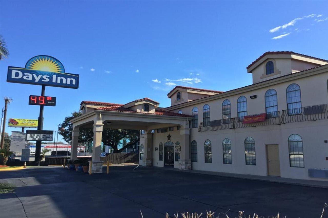 Days Inn By Wyndham Near Seaworld San Antonio Extérieur photo