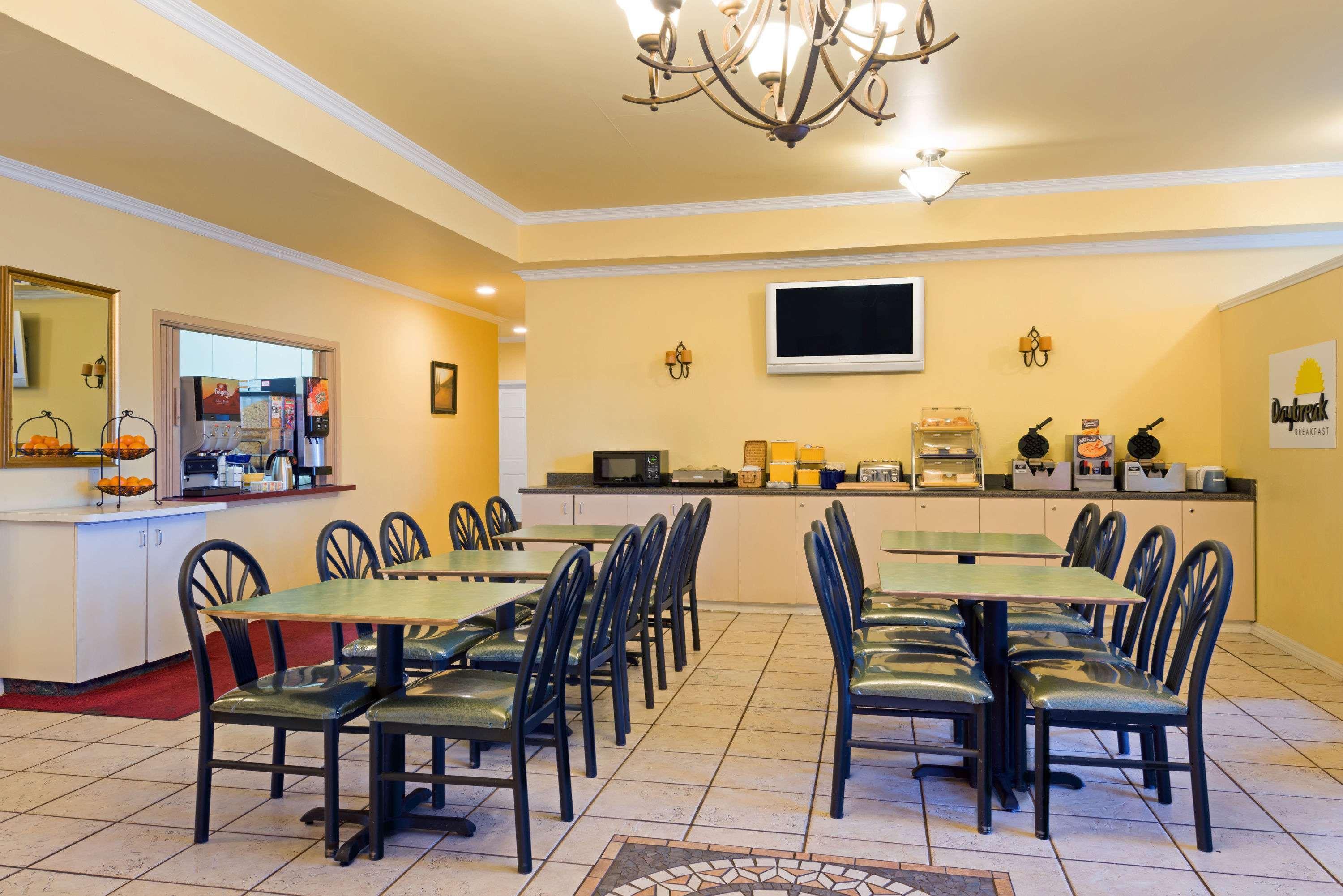 Days Inn By Wyndham Near Seaworld San Antonio Extérieur photo
