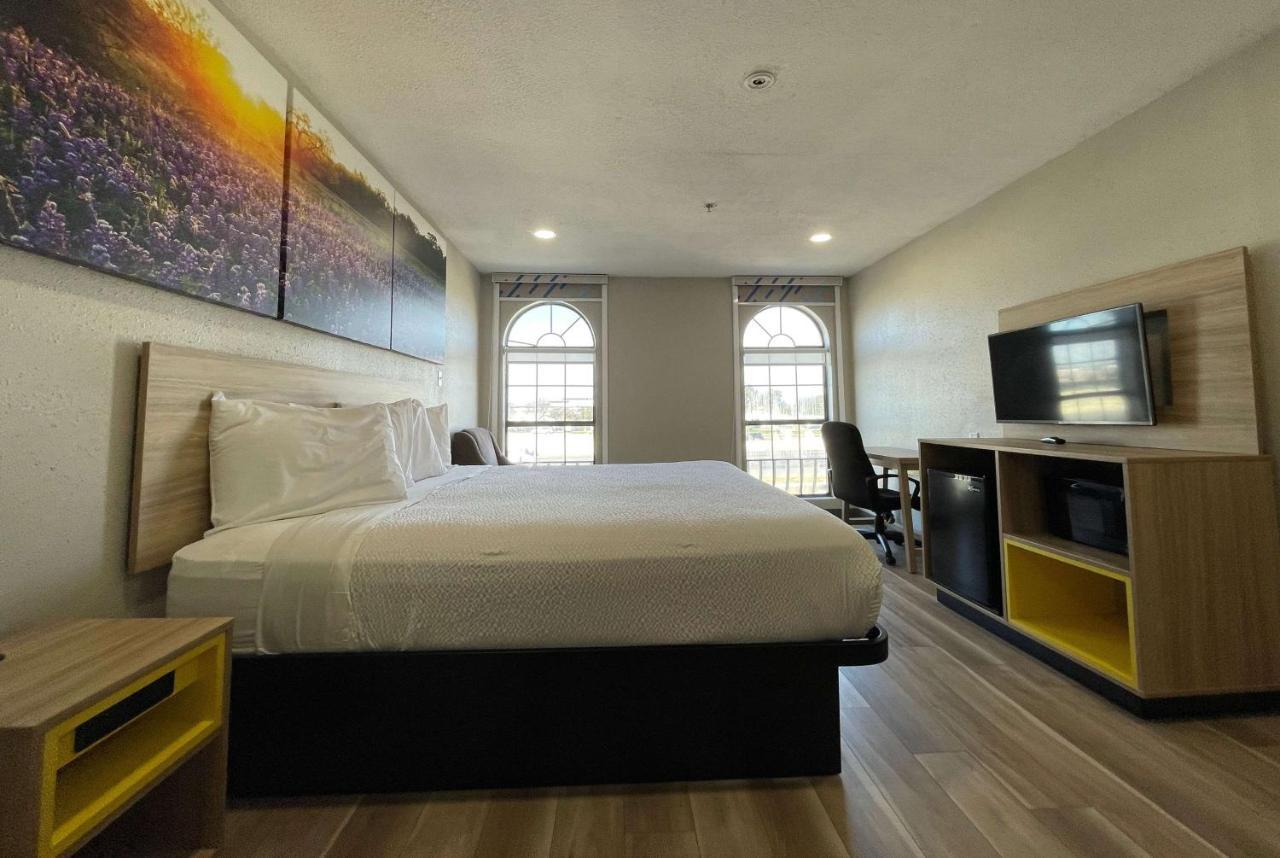 Days Inn By Wyndham Near Seaworld San Antonio Extérieur photo