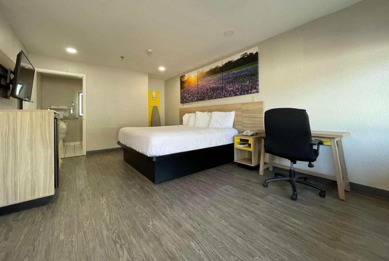Days Inn By Wyndham Near Seaworld San Antonio Extérieur photo