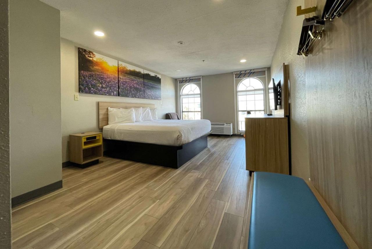 Days Inn By Wyndham Near Seaworld San Antonio Extérieur photo