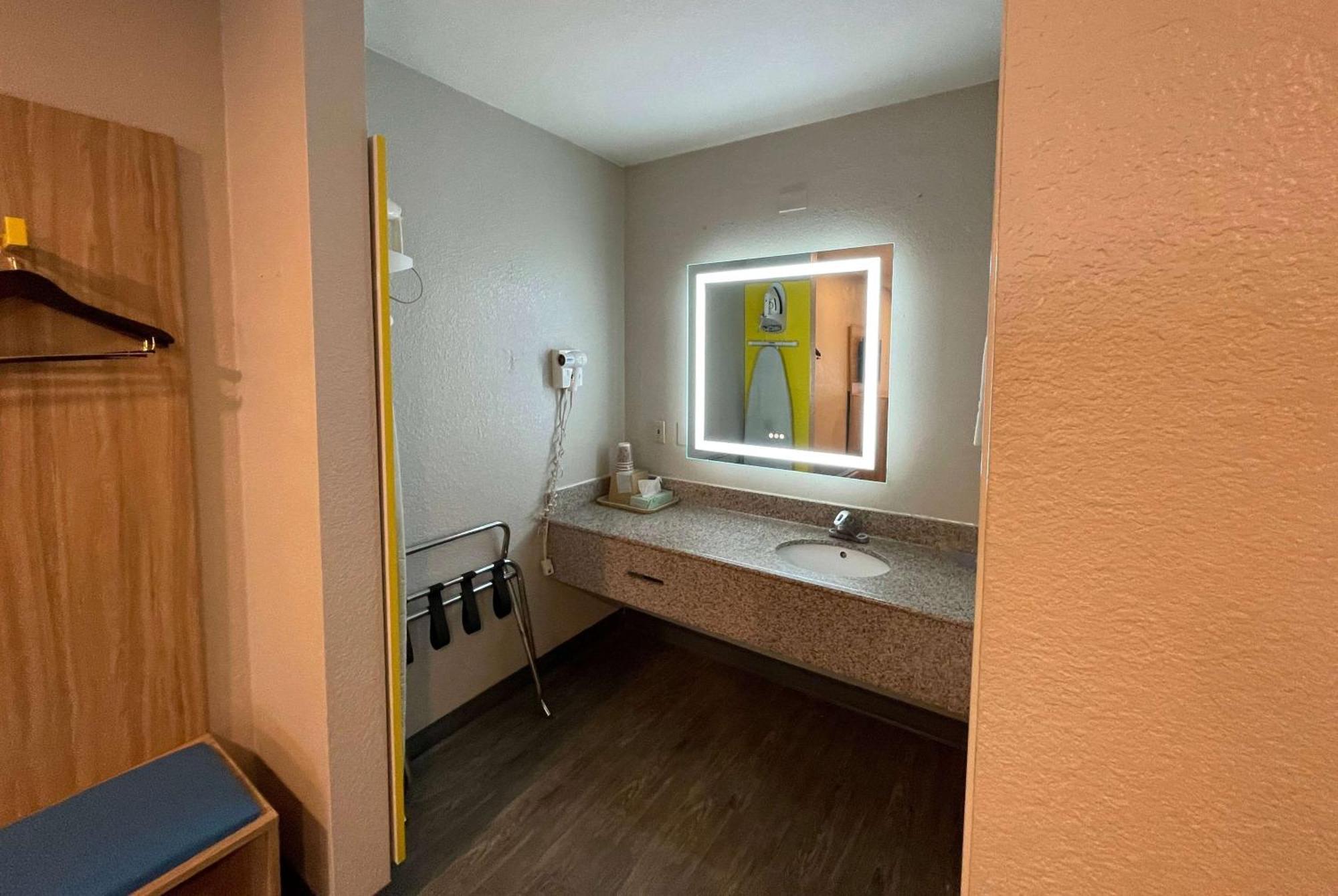 Days Inn By Wyndham Near Seaworld San Antonio Extérieur photo