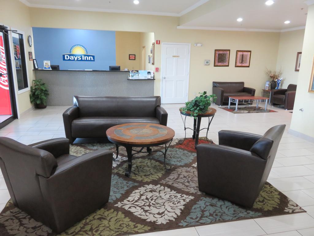 Days Inn By Wyndham Near Seaworld San Antonio Extérieur photo