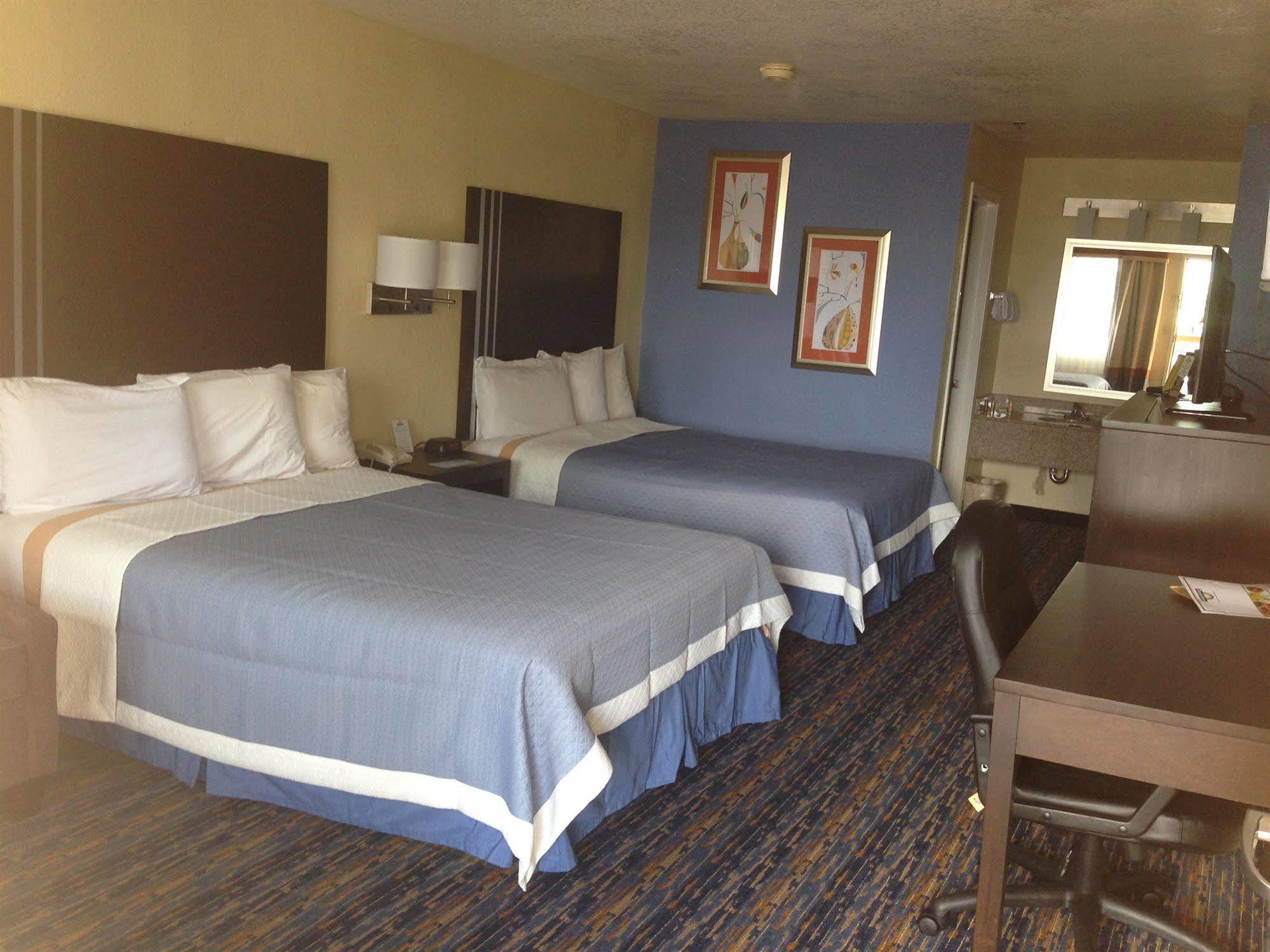 Days Inn By Wyndham Near Seaworld San Antonio Extérieur photo