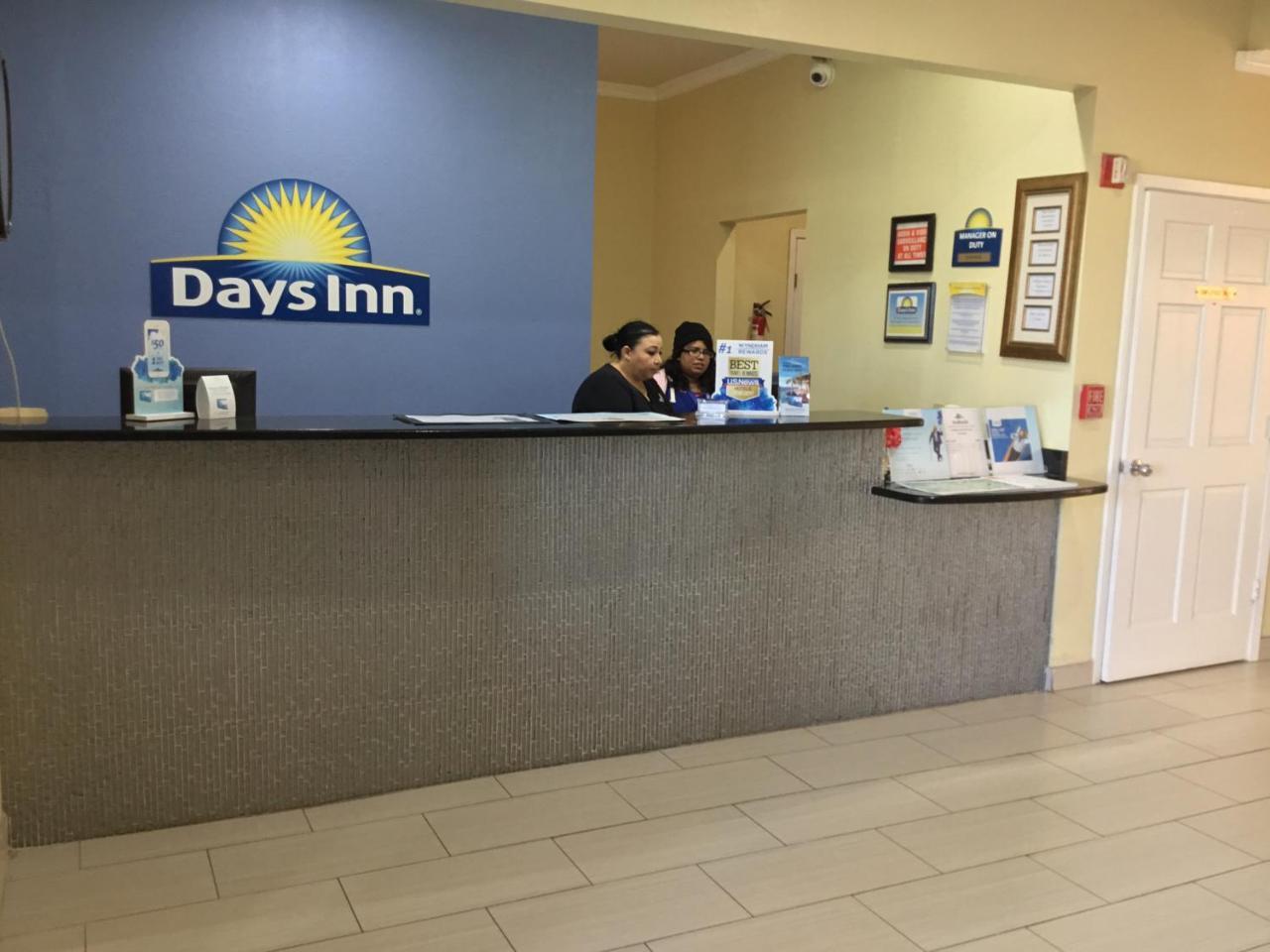 Days Inn By Wyndham Near Seaworld San Antonio Extérieur photo
