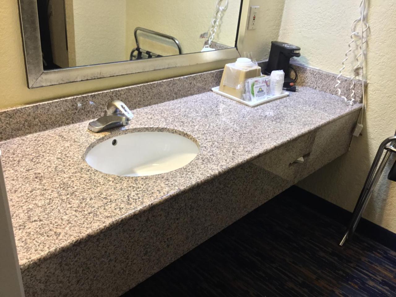 Days Inn By Wyndham Near Seaworld San Antonio Extérieur photo